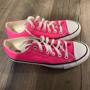 Woman’s Size 7 converse shoes. Never worn. Color is bright pink.